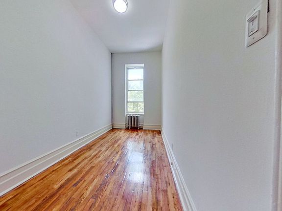 3rd image of 971 Lexington Ave APT 3A
