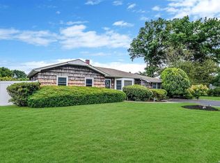 2 Pleasant Pl, Farmingville, NY 11738