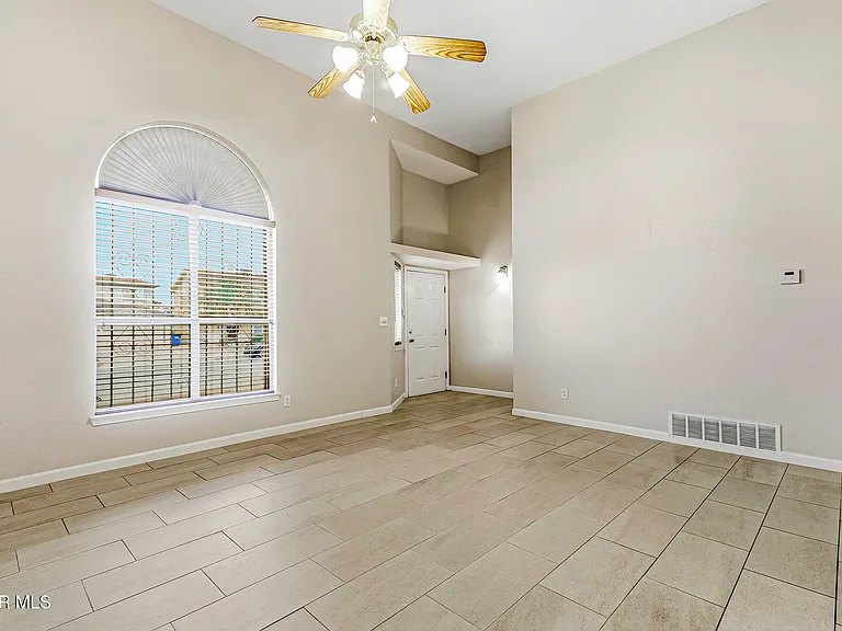 1308 Rose Bud Ln — Photo 6