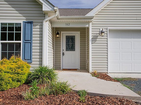 4th image of 162 Stratford Pl