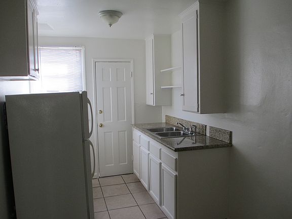 3rd image of 4507 N Banner Dr