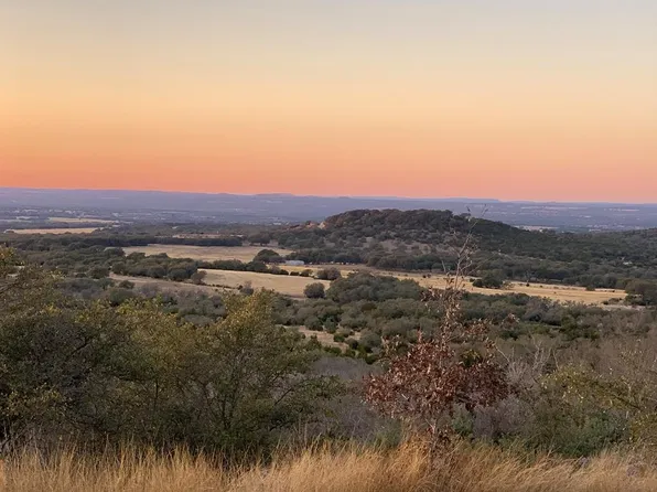 400 W Sunset Dr, Johnson City, TX 78636