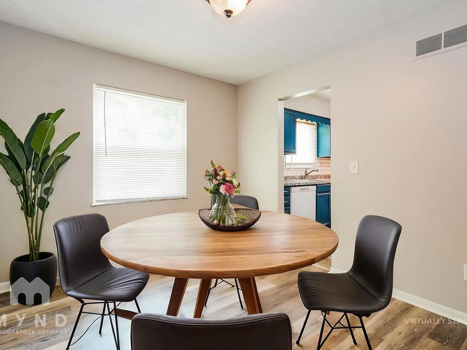 4 bed, 2.5 bath, 1920 sqft, $2,250 — Photo 3