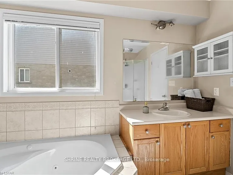 1841 Foxwood Ave #UPPER — Photo 15