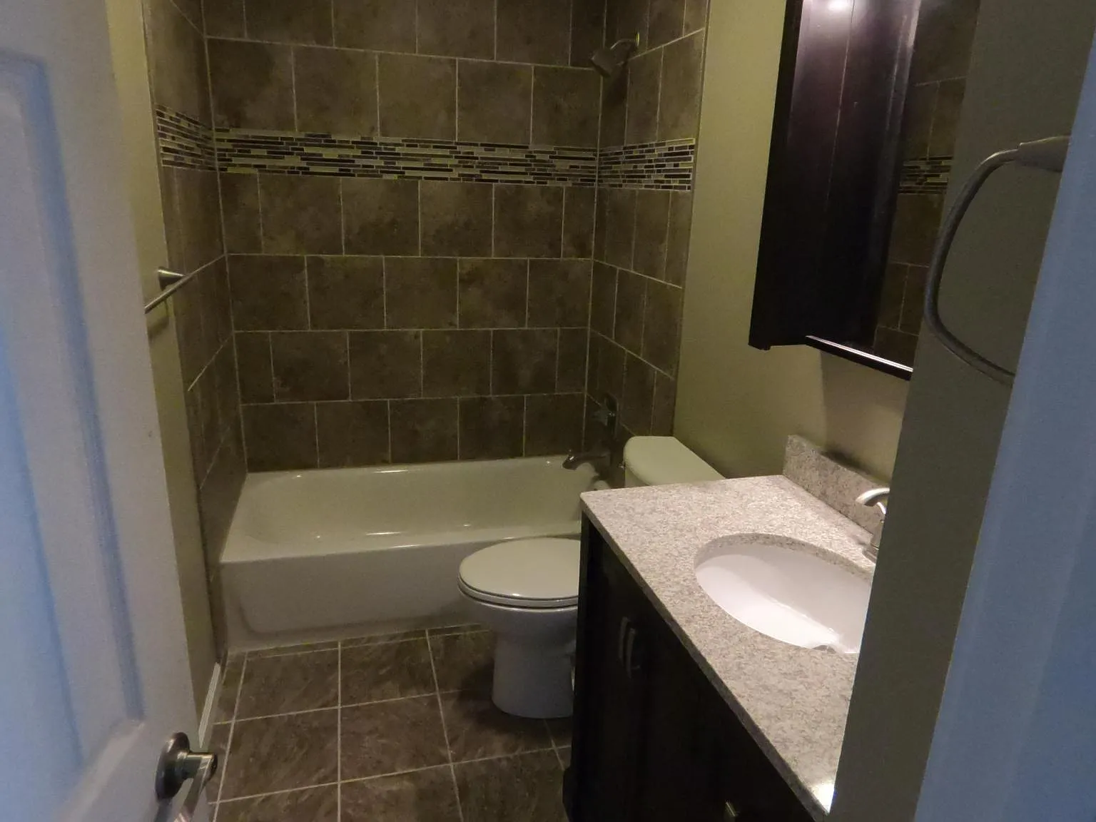 3 bed, 1800 sqft, $2,250 — Photo 3