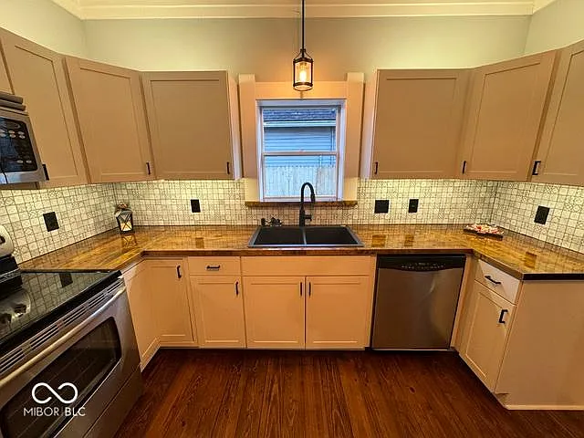449 Yandes St — Photo 32