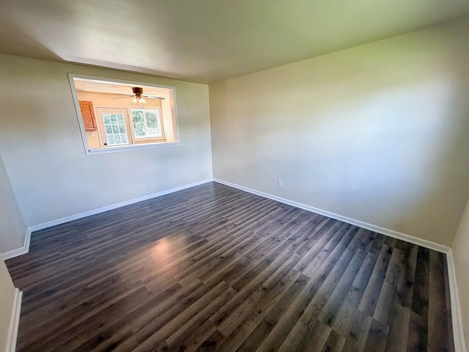 3 bed, 864 sqft, $1,700 — Photo 2