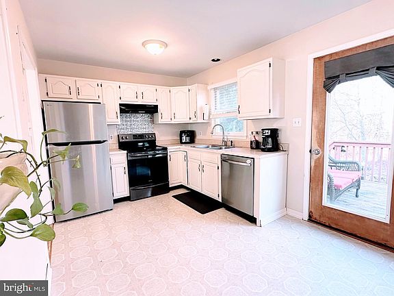 4th image of 6 Wales Ct