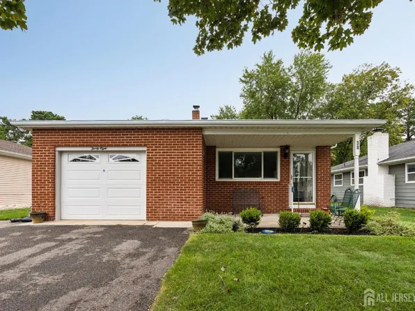 38 Biabou Dr, Toms River, NJ 08757