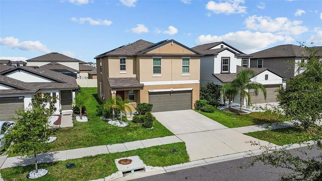 4 bed, 2.5 bath, 1914 sqft, $2,500 — Photo 2