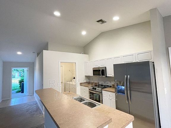 4th image of 1232 Bayou St