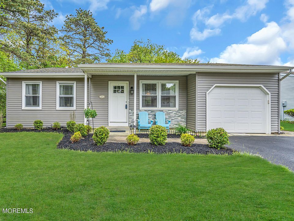 1st image of 10 Caribou Drive