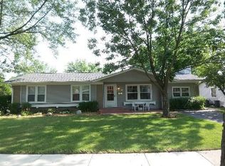 85 Braemar Dr, Elk Grove Village, IL 60007