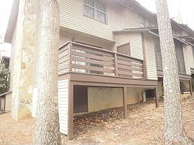 4th image of 220 Country Club Ln