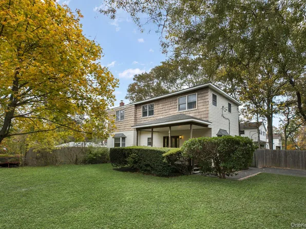 19 Hawthorne Street, Mastic, NY 11950