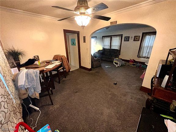 3rd image of 1008 W 6th St