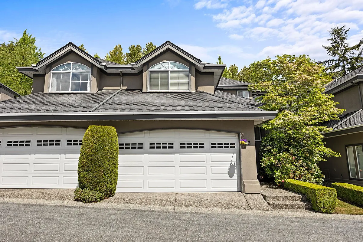 Building Photo - 2990 Panorama Dr