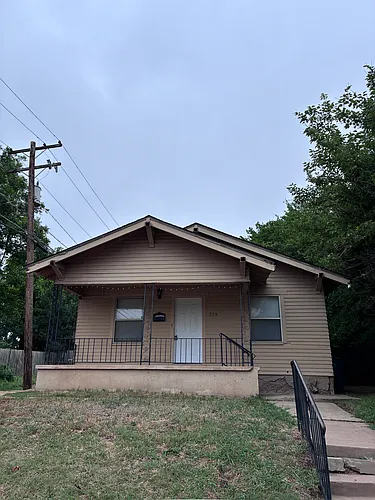 729 NW 25th St Photo 1
