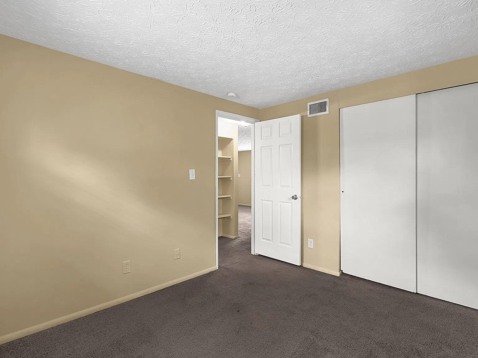2 bed, 1050 sqft, $850 — Photo 3