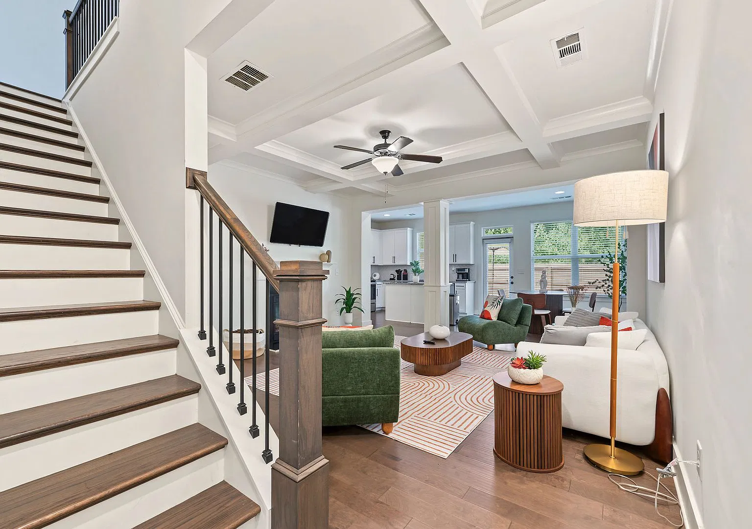 Modern 3BR Townhome with Dual Workspaces Near Stonecrest — Photo 2