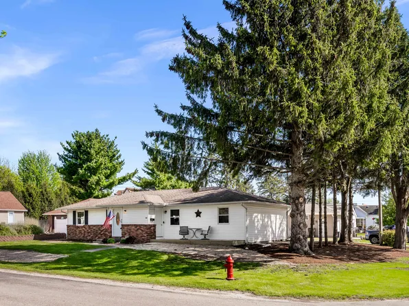 501 E Cherry St, Le Roy, IL 61752