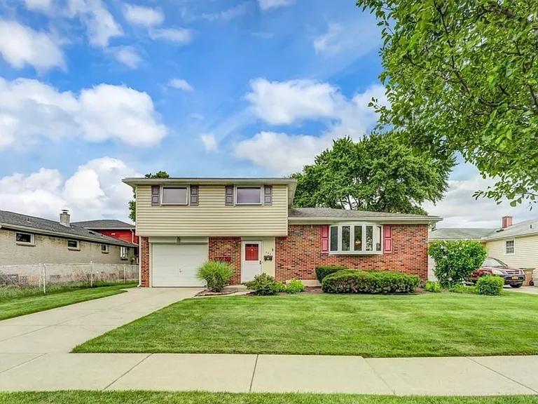 10 Kingston Ln — Photo 3