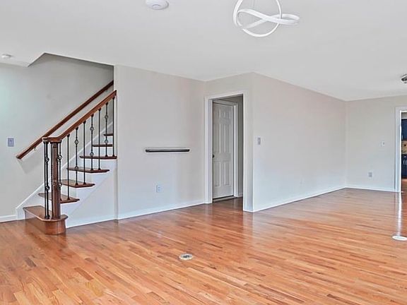 5th image of 266 Woodland Ave #1