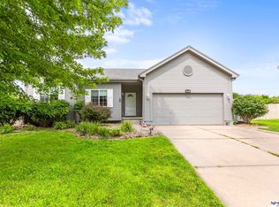 1503 Ridgeview Dr, Papillion, NE 68046
