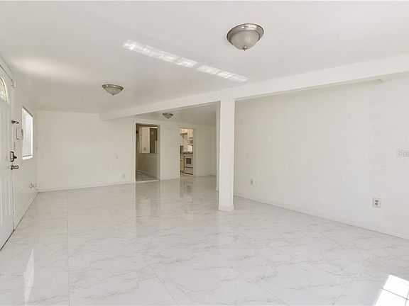 5th image of 147 Lynbrook Dr