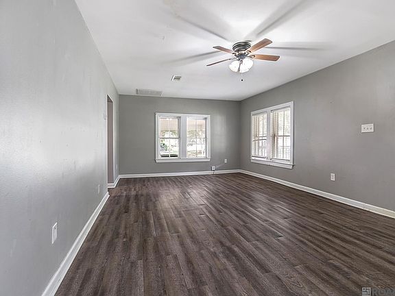 2nd image of 226 Pinoak St