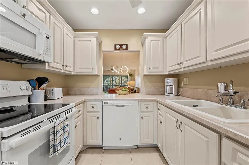 2 bed, 2.0 bath, 1050 sqft, $3,500 — Photo 3