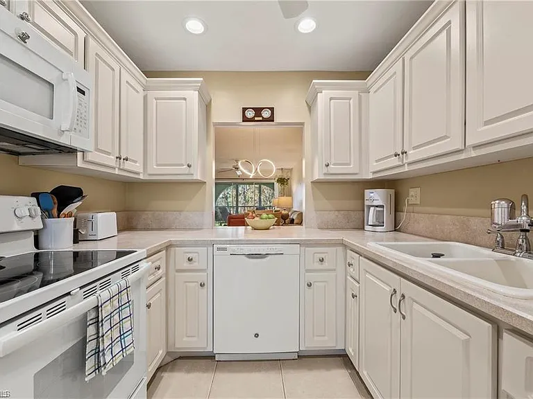 1055 Forest Lakes Dr #E209 — Photo 3