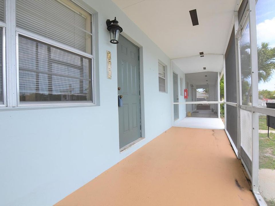 1st image of 504 9th Ave N