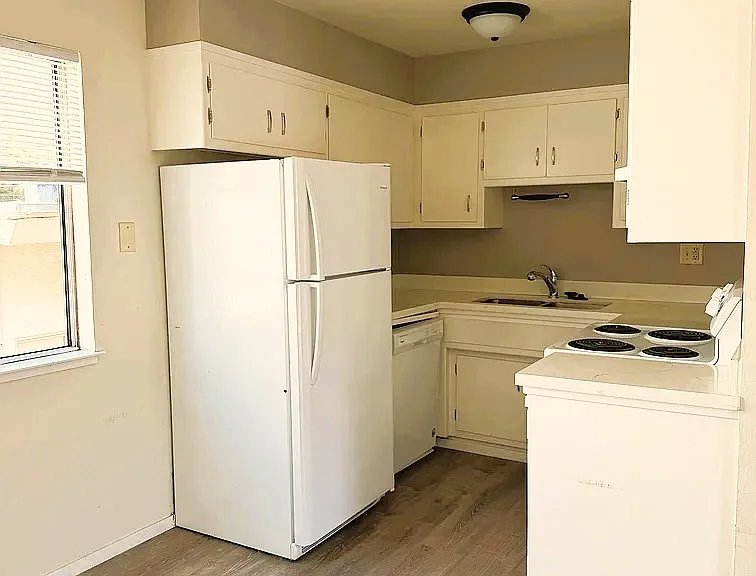 25 Lewis Ave #4 — Photo 3
