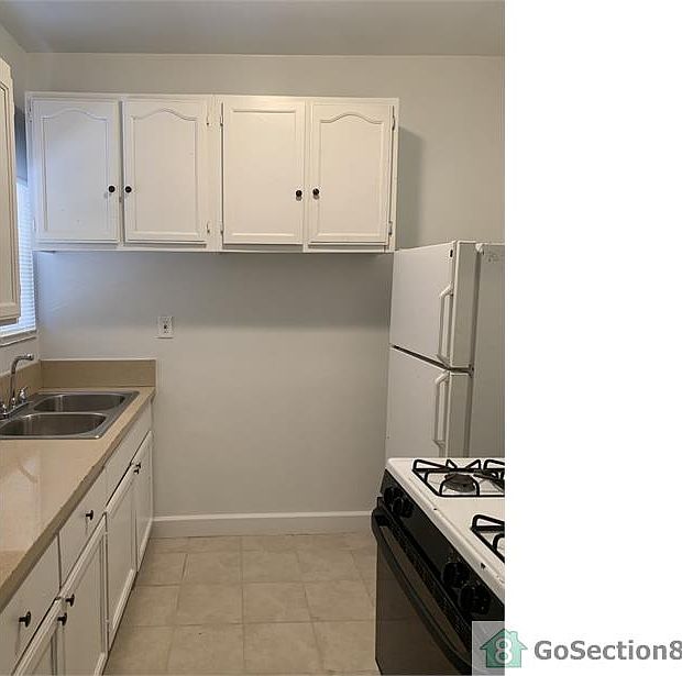 1st image of 1368 E 41st St #3