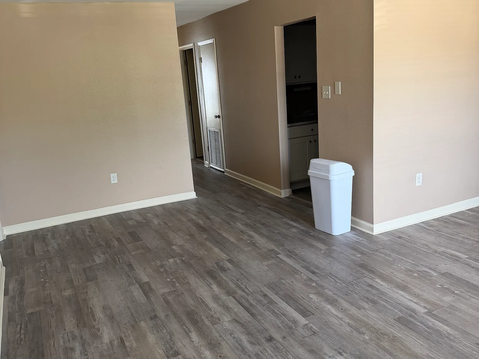 2 bed, 1000 sqft, $1,150 — Photo 3