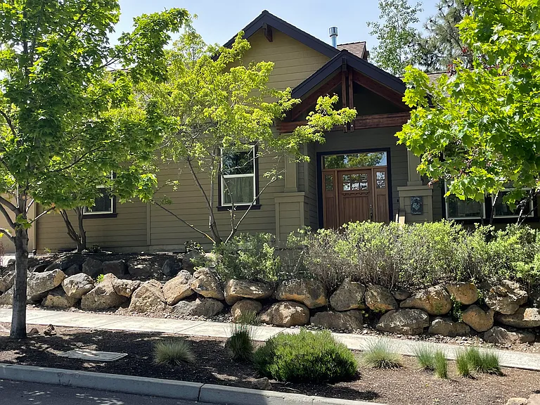 319 SW Chukar Ln — Photo 2