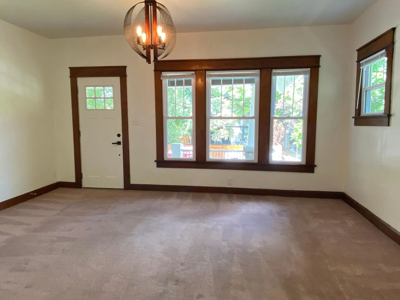 4 bed, 1316 sqft, $4,400 — Photo 2