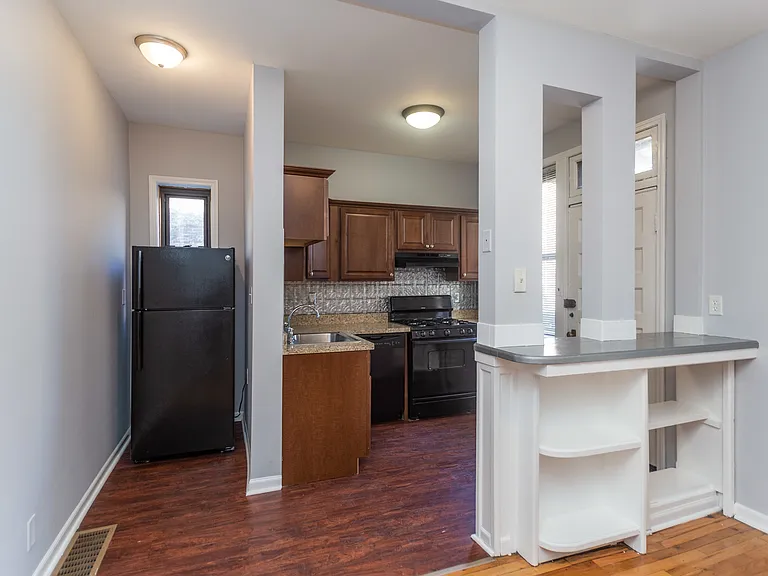 1110 W Dickens Ave #1 — Photo 1