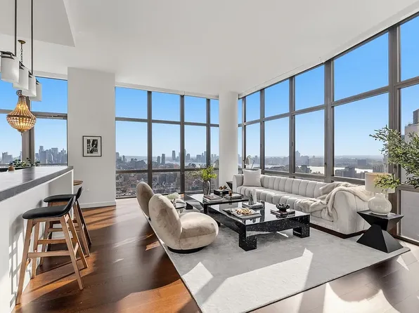 101 West 24th Street image 1 of 20