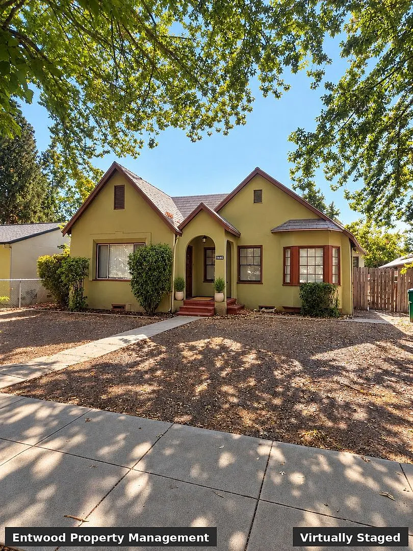 Incredible Three Bedroom plus office with Large Backyard — Photo 1