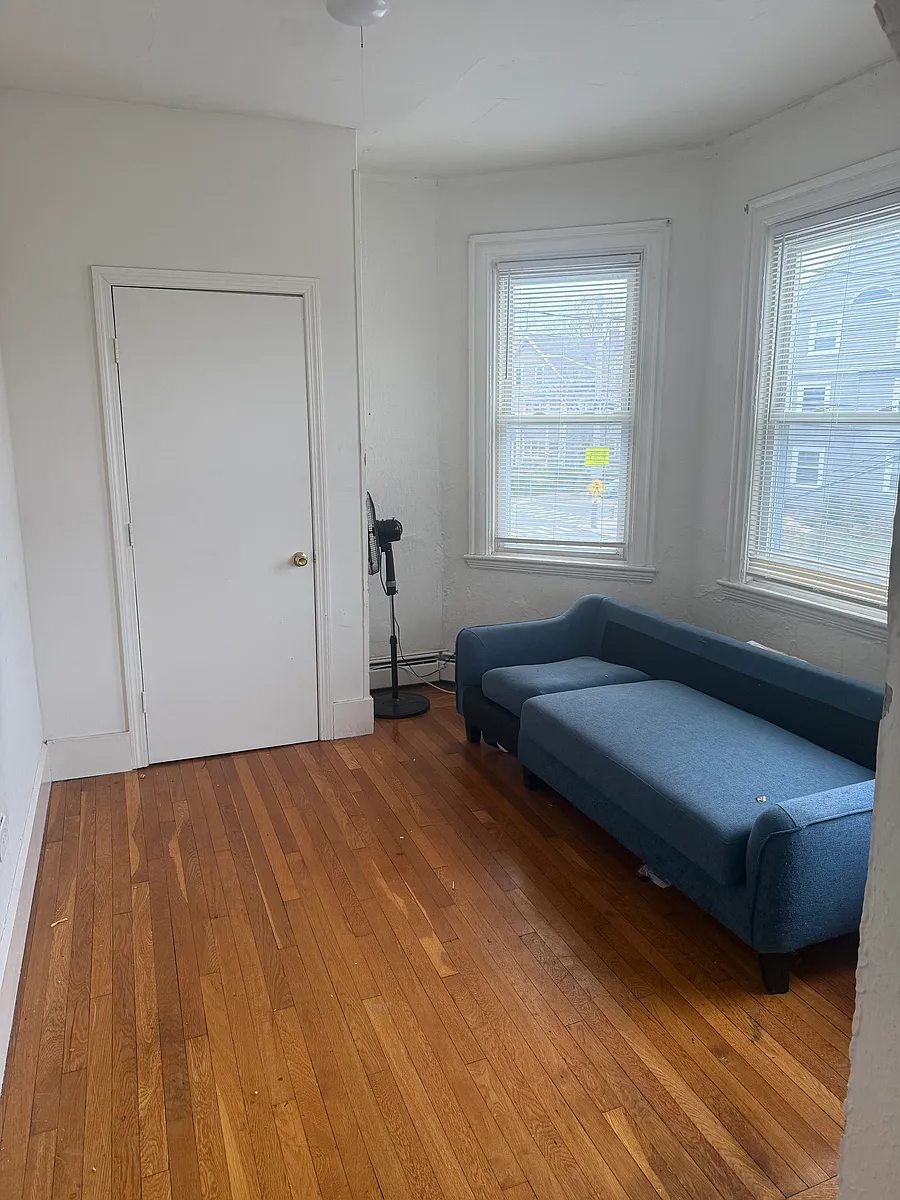 Building Photo - 493 Hope St #2
