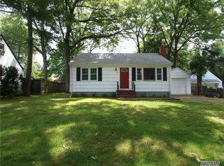 8 Kilburn Ave, Huntington Station, NY 11746