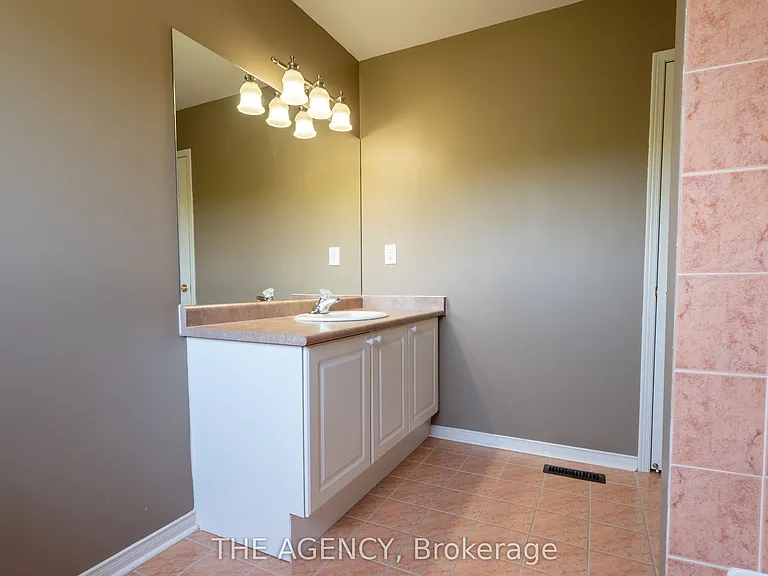 45 Silvervalley Dr #UPPER — Photo 32