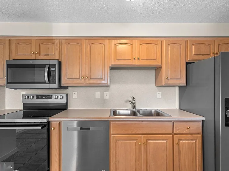 701 Heather Ridge Dr #J — Photo 2