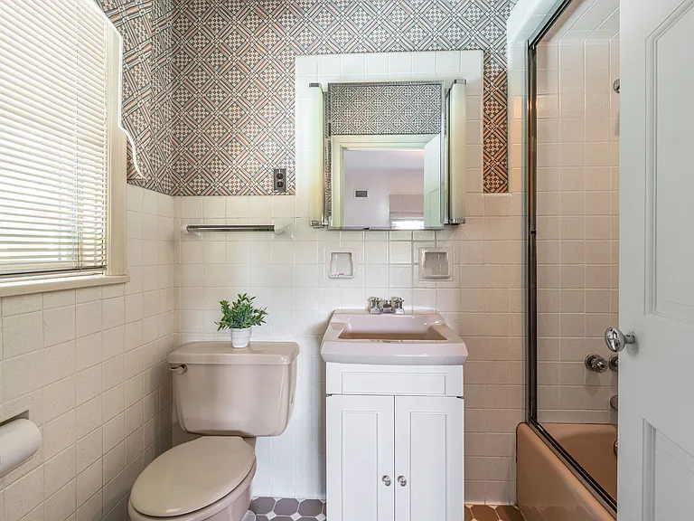 681 Closter Dock Rd — Photo 33