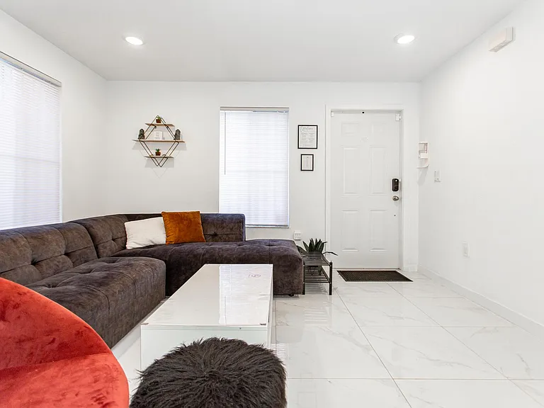 NW 19th Ct — Photo 5