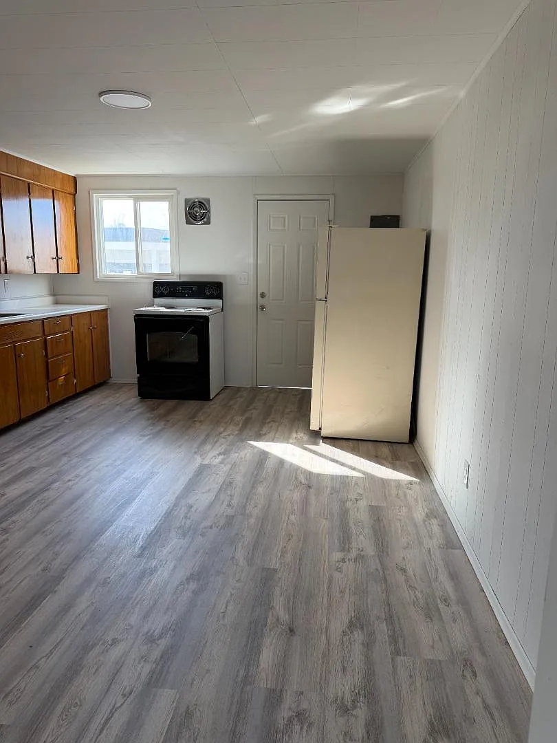 624 S Douglas Ave — Photo 4