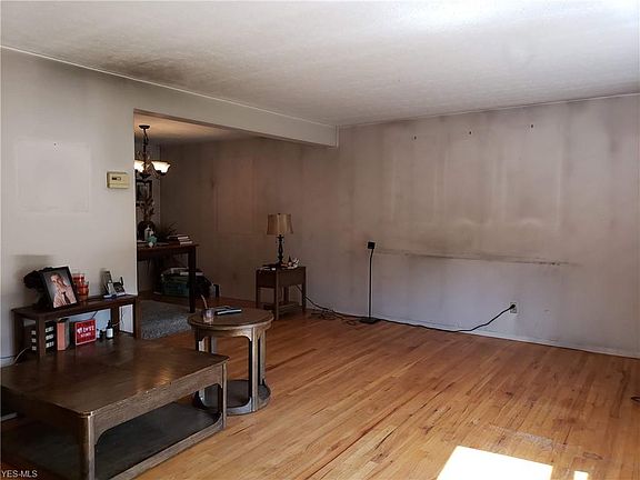 3rd image of 7793 E Linden Ln