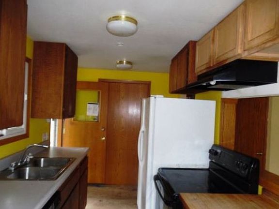 4th image of 1307 S 222nd St